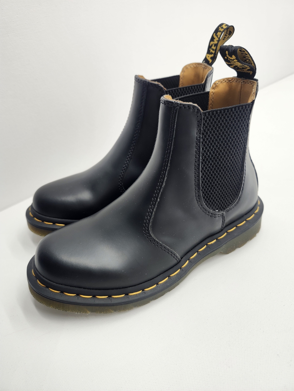 Dr. Martens 2976 Smooth Leather Chelsea Boots Black NWOT Women's US 5 EU 36